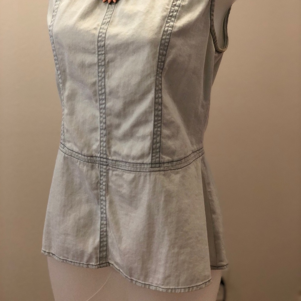Peplum top in washed denim. Size S